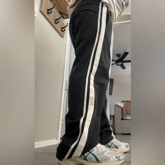 Vintage Nike Men's Black Joggers with White Stripes - Picture 10 of 10